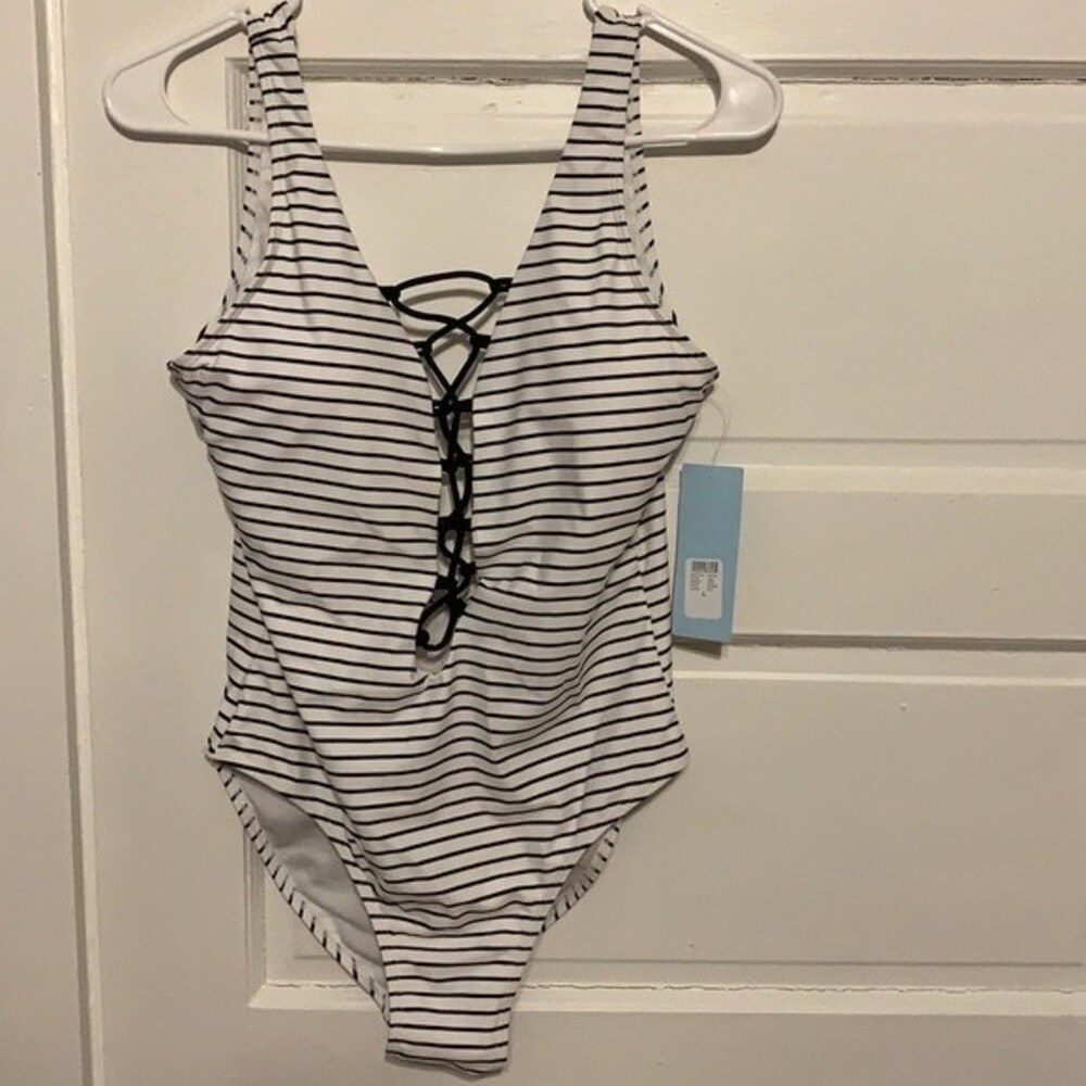 NEW WITH TAGS Rue21 One-Piece Swimsuit size Large